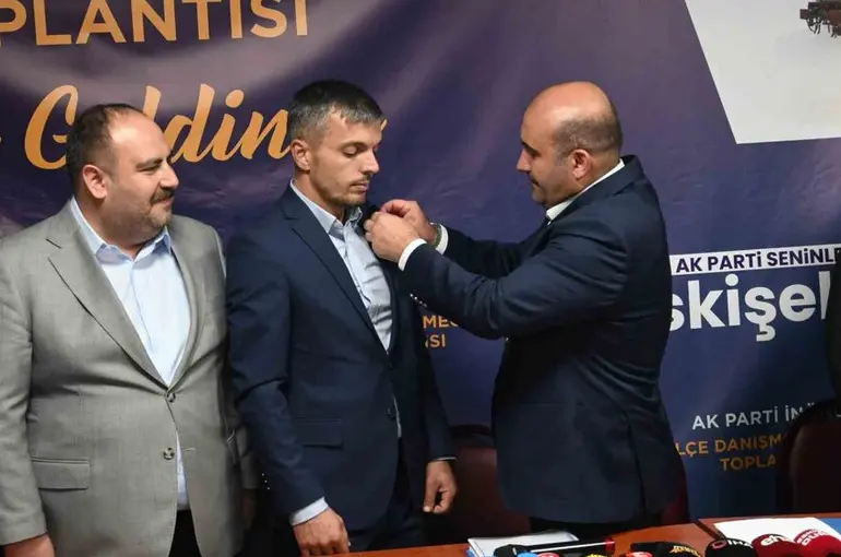 İnönü’de CHP’li Belediye Meclis Üyesi AK Parti’ye geçti

