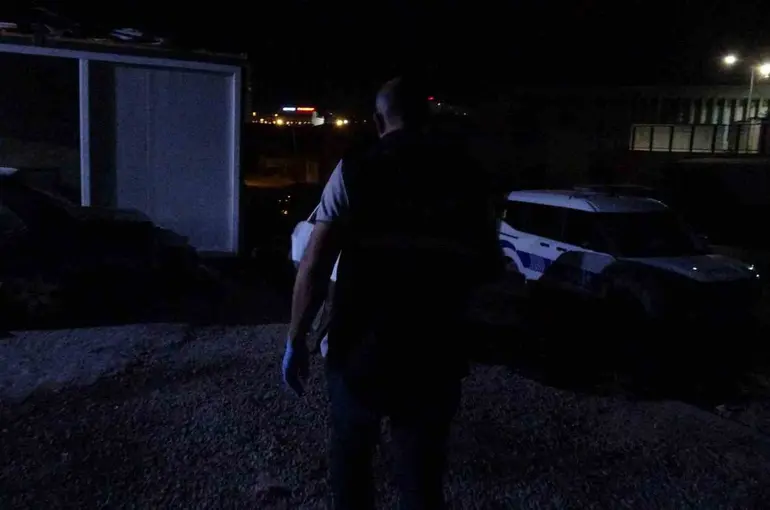 İş yerinde iki arkadaş arasında silahlı kavga: 1 yaralı
