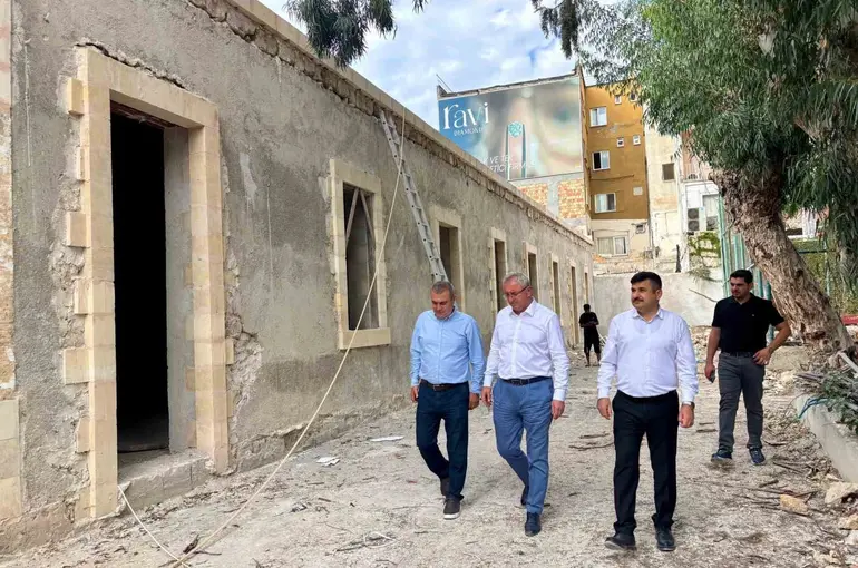 İskenderun Lisesi’nde restorasyon çalışmaları sürüyor
