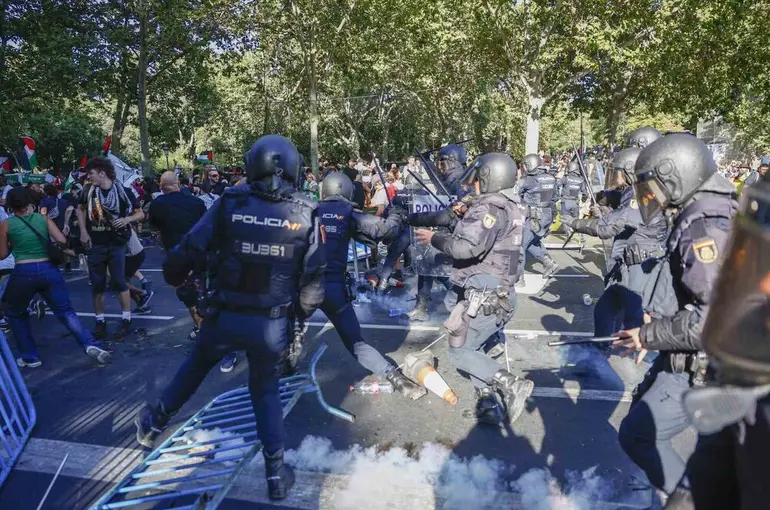 İspanya’daki bisiklet yarışının final etabı İsrail karşıtı protesto nedeniyle iptal edildi
