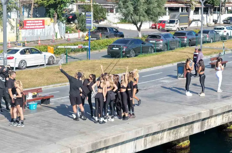 İstanbul Boğazı’nda görkemli yaza veda: Yüzlerce jet ski boğazda görsel şölen oluşturdu
