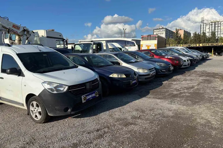 İstanbul’da 3 ilçede oto hırsızlığı yapan şüpheliler yakalandı
