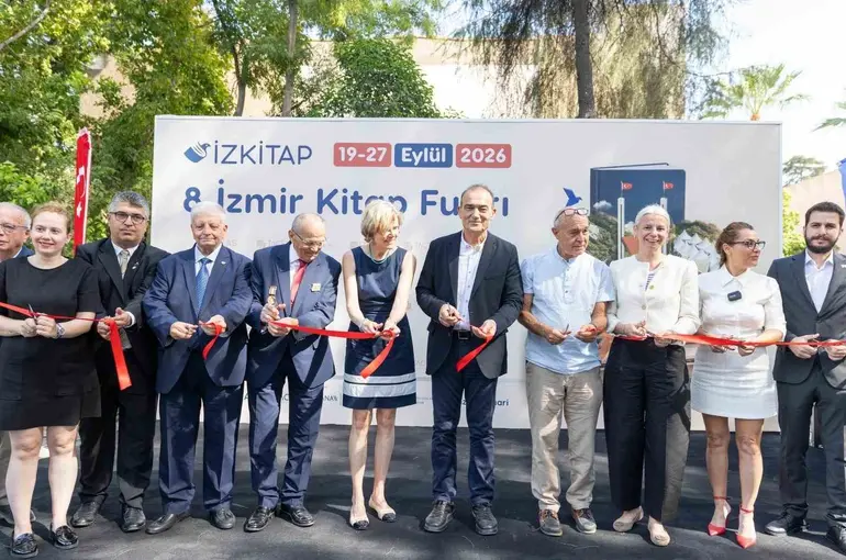 İZKİTAP-8. İzmir Kitap Fuarı kapılarını açtı
