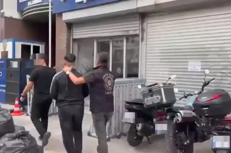 İzmir’de aranan şahıslara şafak operasyonu: 184 kişi yakalandı
