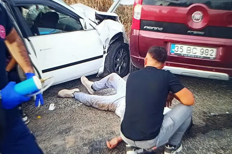 İzmir’de hatalı manevra kazası: 1’i ağır 8 yaralı
