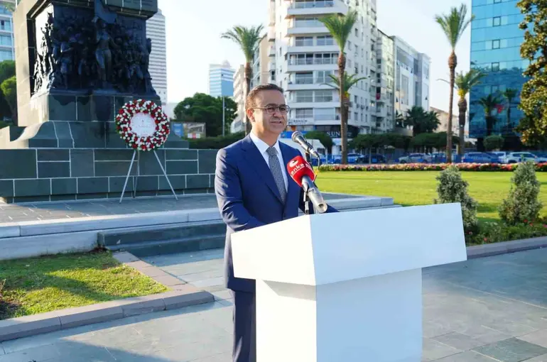 İzmir’de yeni eğitim öğretim yılı törenle başladı
