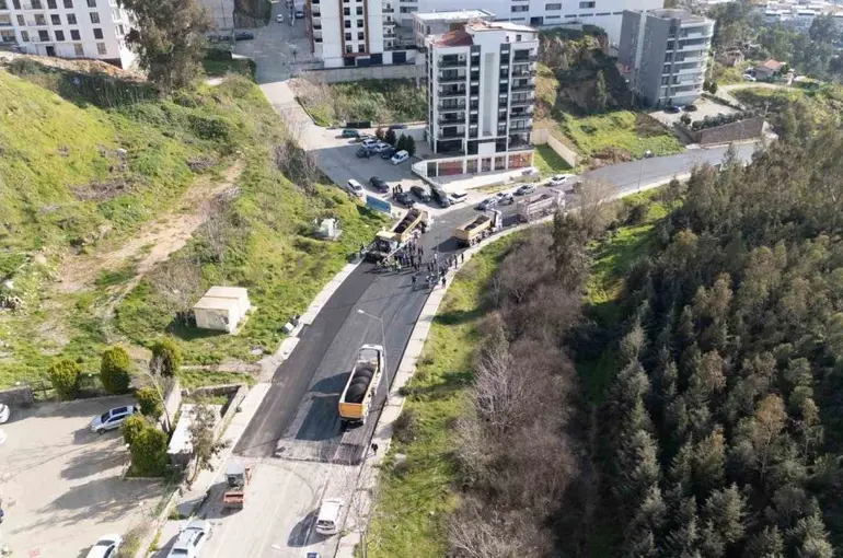 İzmir’in yollarında tam gaz asfalt seferberliği
