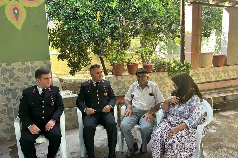 Jandarma şehit ailelerini unutmadı

