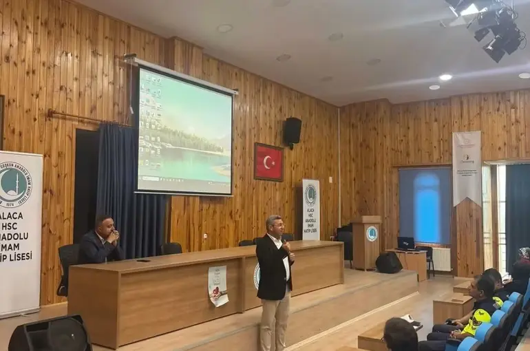 Jandarma ve polis ekiplerinden okul servisi sürücülerine eğitim
