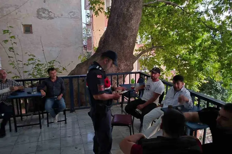 Jandarmadan dolandırıcılık ve hırsızlık olaylarına karşı vatandaşları bilgilendirme
