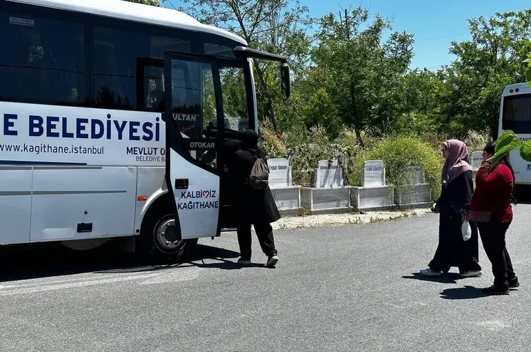 Kağıthane Belediyesi’nden mezarlık ziyaretlerine ücretsiz ulaşım hizmeti
