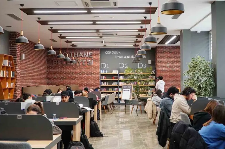 Kağıthane’de millet kıraathaneleri gençlerin eğitim yuvası olmaya devam ediyor
