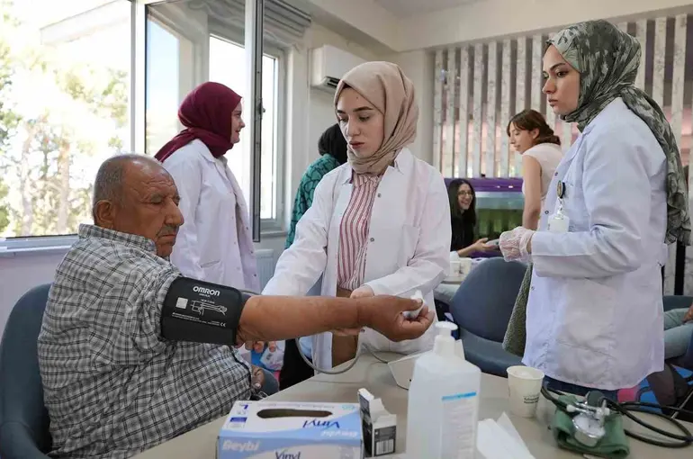 Kahramanmaraş’ta Aktif Yaşam Merkezi, Halk Sağlığı Haftasında sağlık üssü oldu

