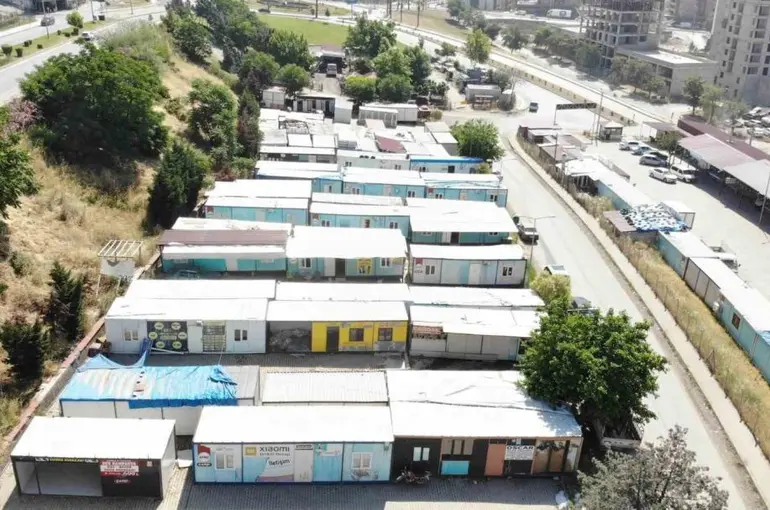 Kahramanmaraş’ta esnafa verilen konteynerler kaldırılmaya başlandı
