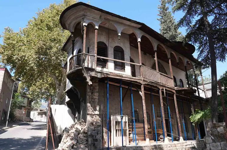 Kahramanmaraş’ta Tarihi Çiftaslan Konağı’nın restorasyonuna başladı

