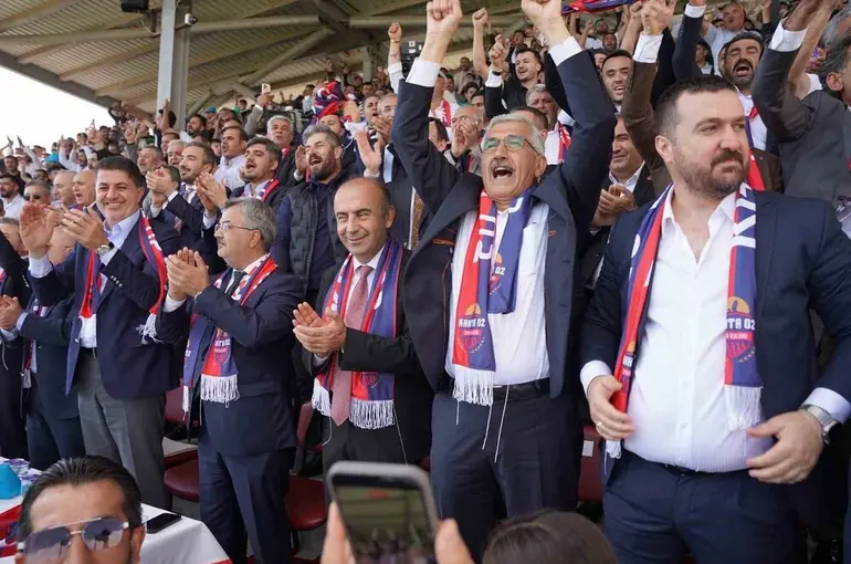 Kahta 02 Spor’dan tarihi zafer
