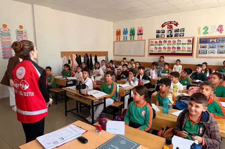 Kahta’da öğrencilere akran zorbalığı eğitimi verildi
