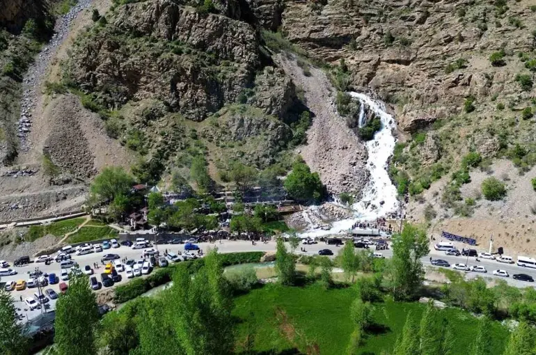 Kanispi Şelalesi bayramda ziyaretçi akınına uğradı
