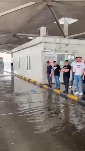 Kapıkule’de yollar göle döndü, tarlalar zarar gördü

