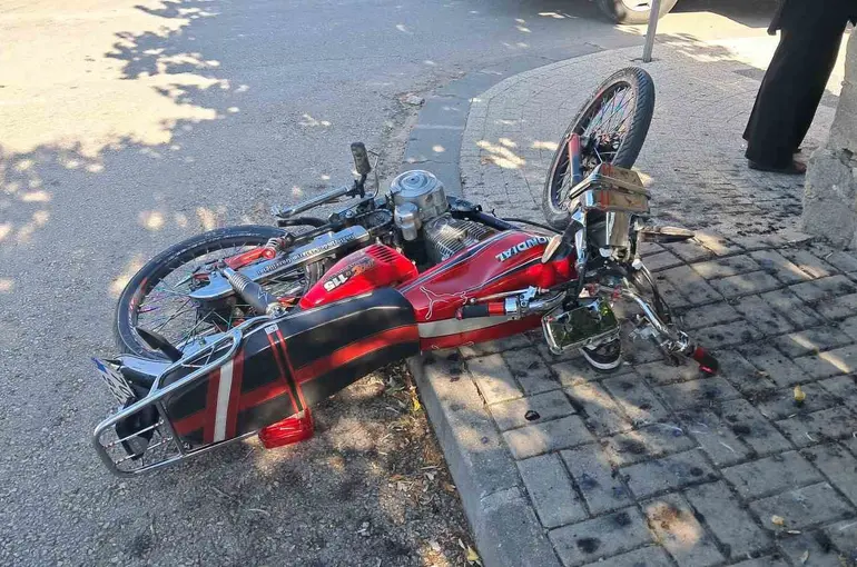 Karaman’da hafif ticari araçla motosiklet çarpıştı: 1 yaralı
