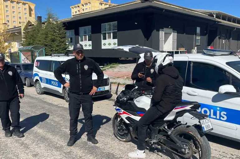 Karaman’da okul çevrelerinde denetimler sürüyor
