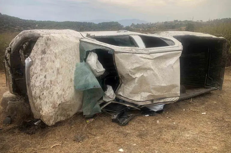 Karpuzlu’da kamyonet takla attı: 3 yaralı
