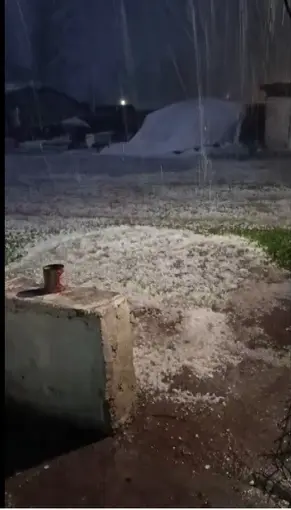 Kars’ta gece yarısı dolu kabusu: Vatandaşlar panikle kameraya sarıldı
