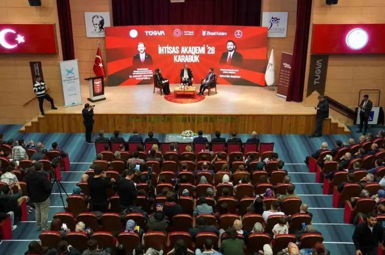 Kasapoğlu, Karabük Üniversitesinde gençlerle buluştu
