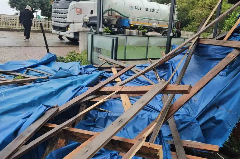 Kastamonu’da fırtına etkili oldu
