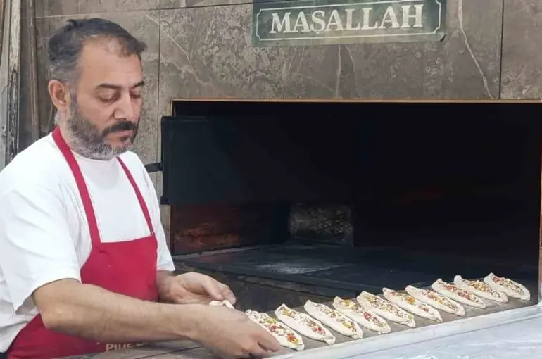 Kavurucu sıcakta ekmek mesaisi
