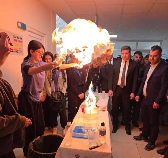 Kaymakam Algın öğrencilerin bilimsel etkinliğine katıldı
