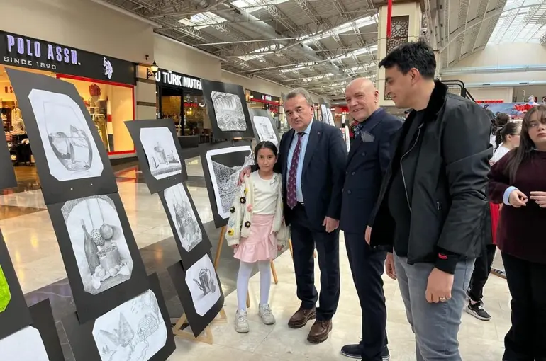 Kaymakam Öztürk sergi açılışına katıldı
