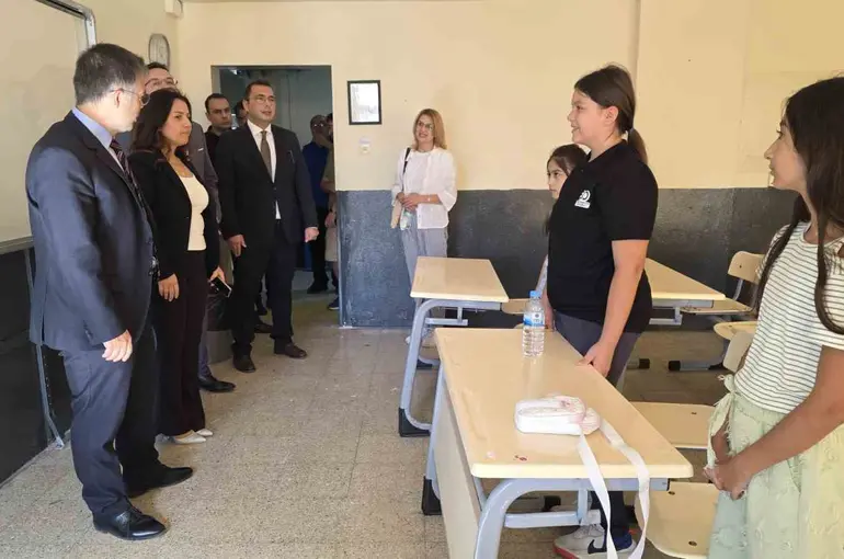 Kaymakam Öztürk, uyum haftasında öğrencilerle buluştu
