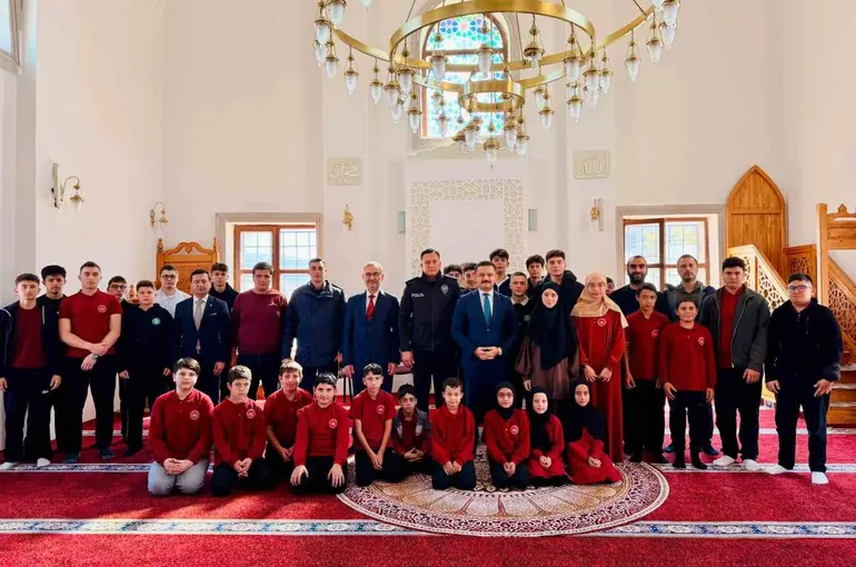 Kaymakam Titiz gençlerle buluştu
