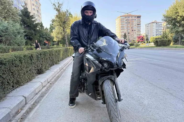 Kazadan sonra motosikletini teslim alan genç, 5 dakika sonra bir kaza daha yaptı
