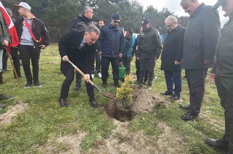 Kazdağları’nda fidanlar toprakla buluştu
