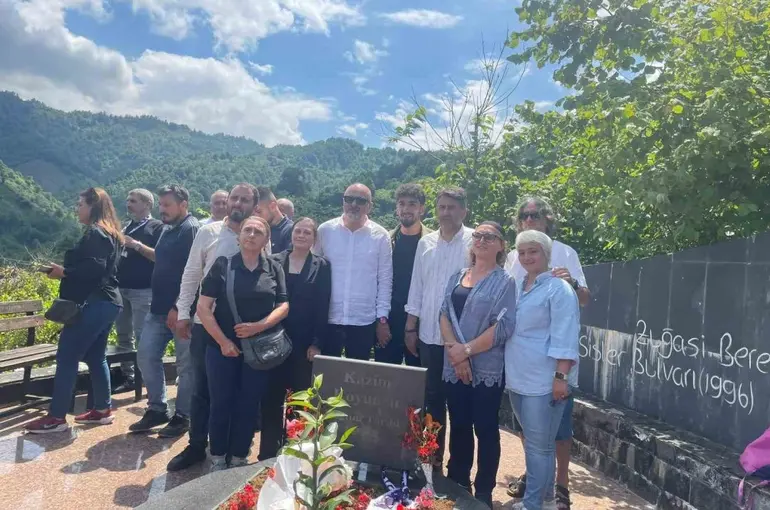 Kazım Koyuncu, vefatının 21. yılında mezarı başında anıldı
