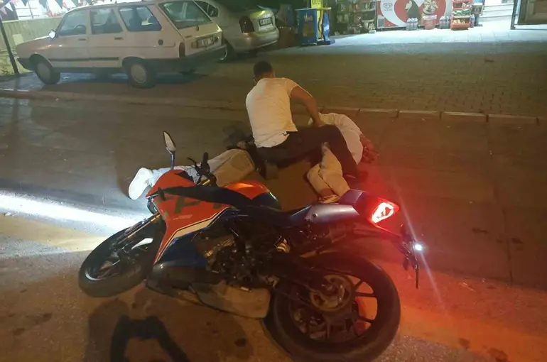 Keçiören’de motosiklet çalan 2 hırsız kamerada
