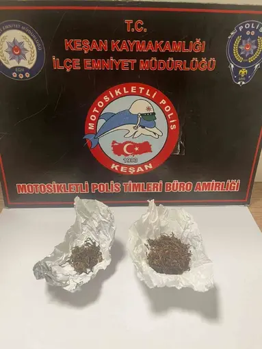 Keşan’da polisin denetimlerinde uyuşturucu ve ruhsatsız tabanca ele geçirildi
