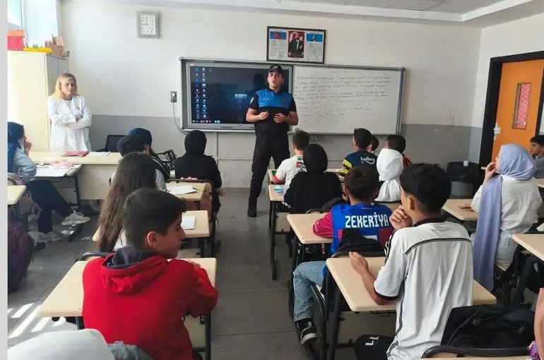 Kilis’te öğrenciler polis ekipleriyle buluştu

