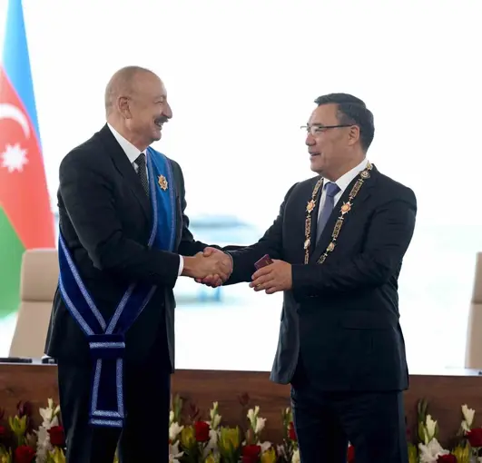 Kırgızistan Cumhurbaşkanı Caparov’dan Aliyev’e birinci derece "Manas" Nişanı
