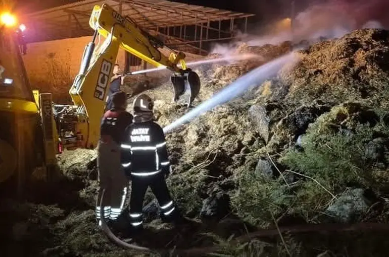 Kırıkhan’da samanlık yangını yaşandı
