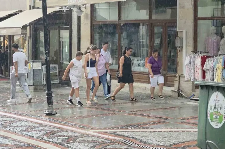 Kırklareli ve Edirne’de sağanak hayatı olumsuz etkiledi
