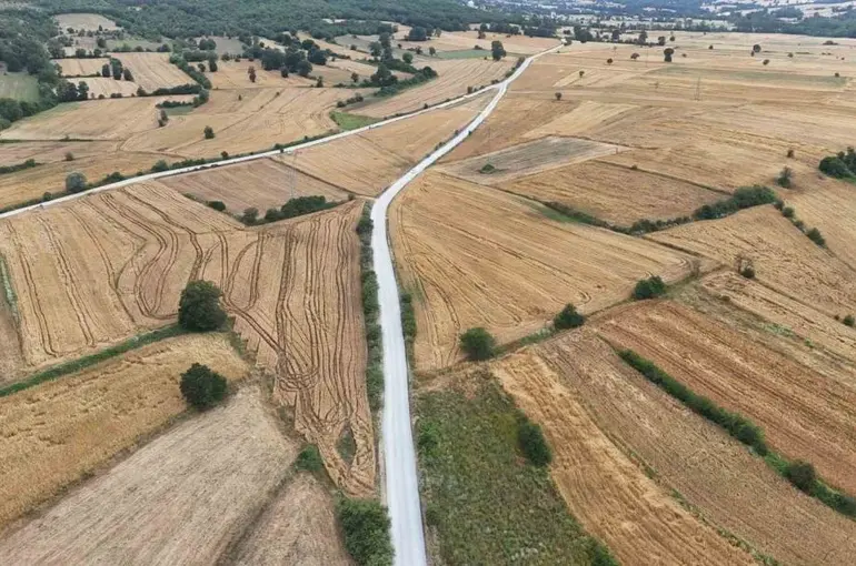 Kırsal mahallenin 40 yıllık asfalt hasreti sona erdi
