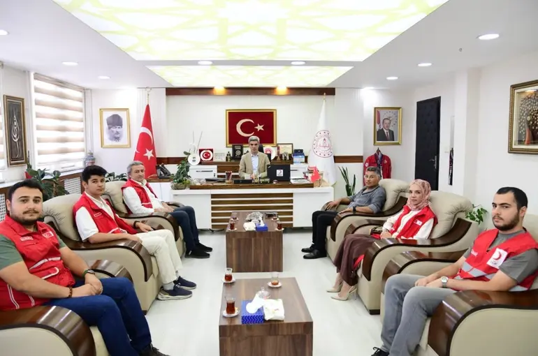 Kızılay Yeşilyurt Şubesi’nden eğitime 75 laptop desteği
