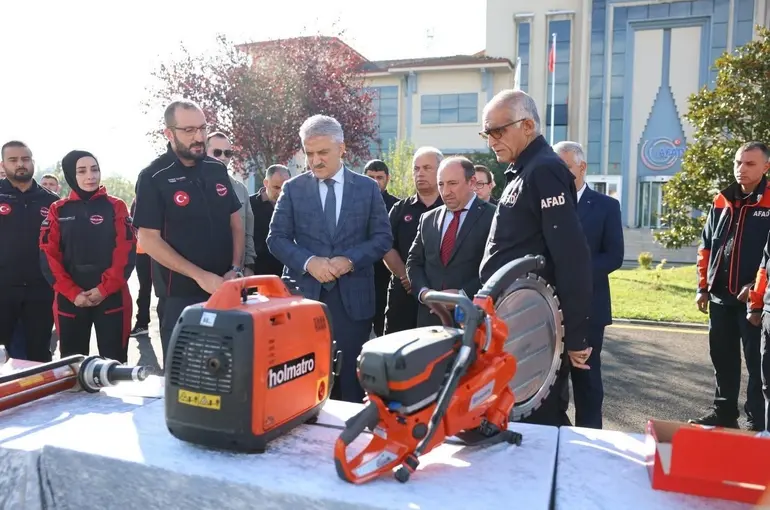 Kızılelma arama kurtarmaya malzeme desteği
