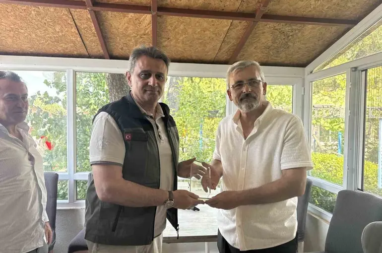 Kızılinler yangın timine teşekkür plaketi
