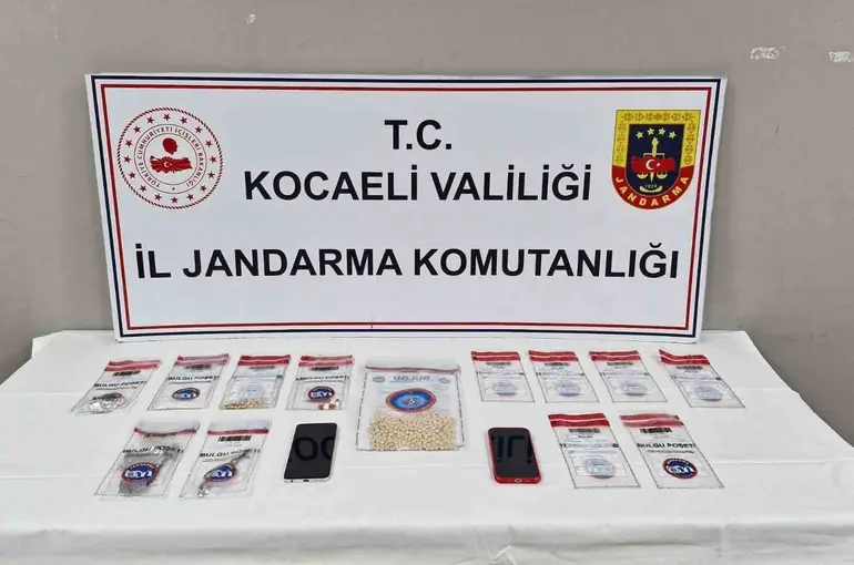Kocaeli’de uyuşturucu operasyonu: Bin 12 uyuşturucu hap ele geçirildi
