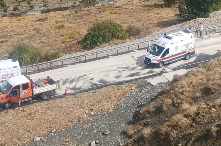 Kontrolden çıkan tırdan atlayan sürücü ve yanındaki kişi yaralandı
