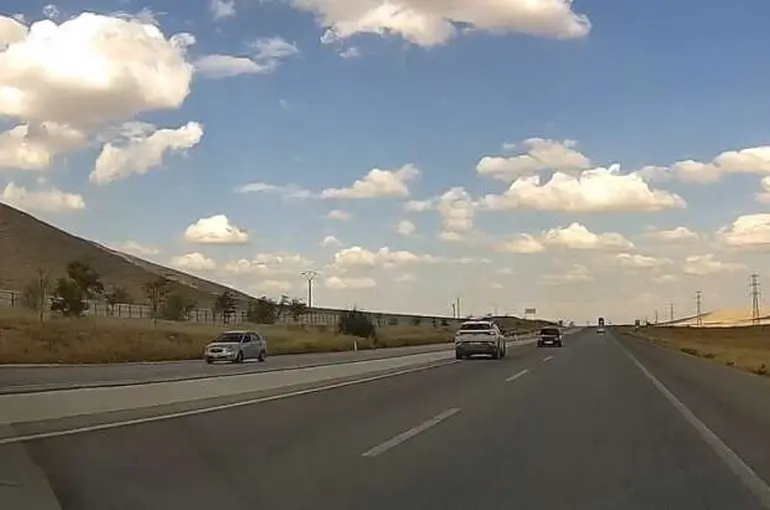 Konya-Aksaray Yolunda Ters Yönden Gelen Otomobil Faciadan Kıl Payı Döndü